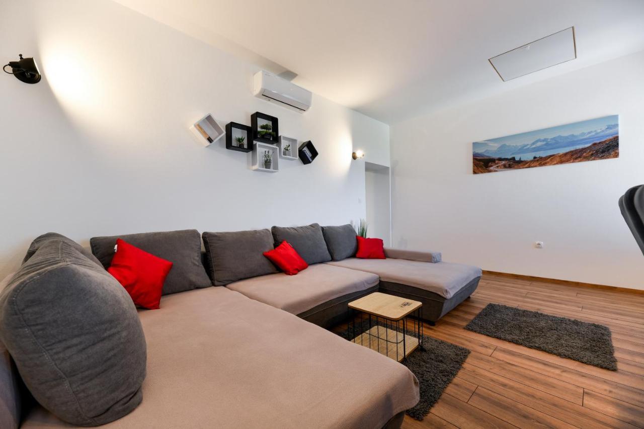 Holiday Home Skevini Dvori Стариград-Пакленица Екстериор снимка