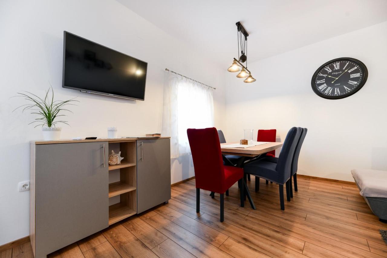 Holiday Home Skevini Dvori Стариград-Пакленица Екстериор снимка