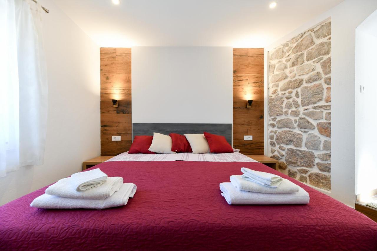 Holiday Home Skevini Dvori Стариград-Пакленица Екстериор снимка