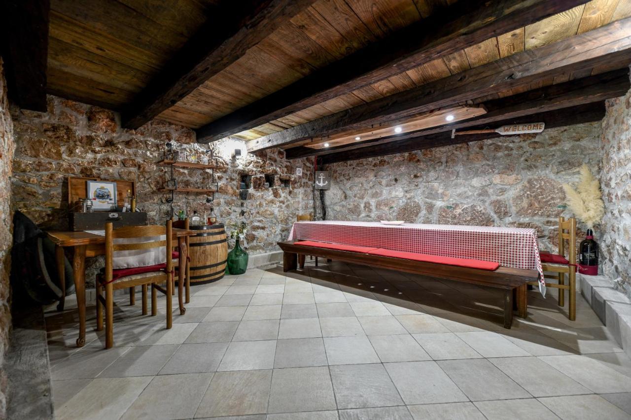Holiday Home Skevini Dvori Стариград-Пакленица Екстериор снимка